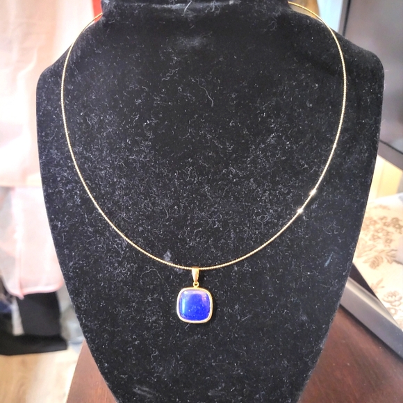 Lapis Lazuli Pendant in solid 18K yellow gold setting - Picture 3 of 9
